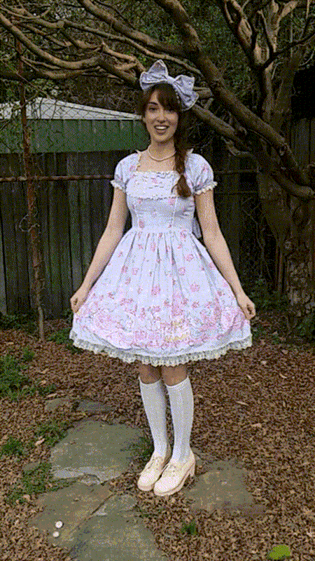 curtsey.gif