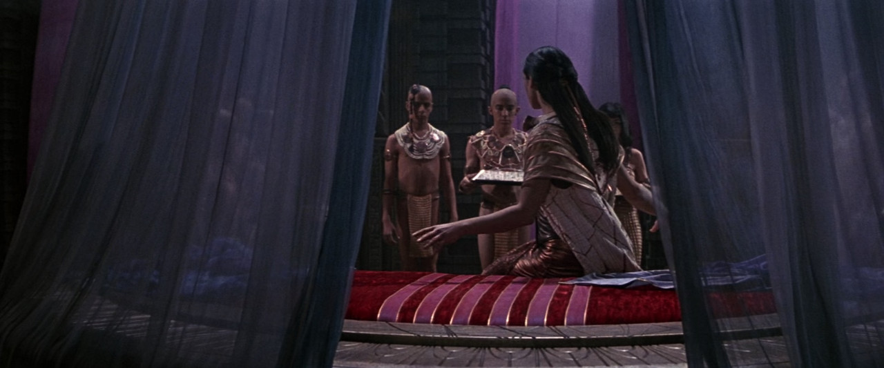 Stargate (1994) DC.mkv_snapshot_01.30.27_[2018.01.30_23.27.36]