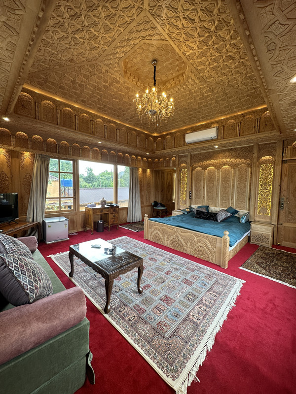 Harmukh Houseboats