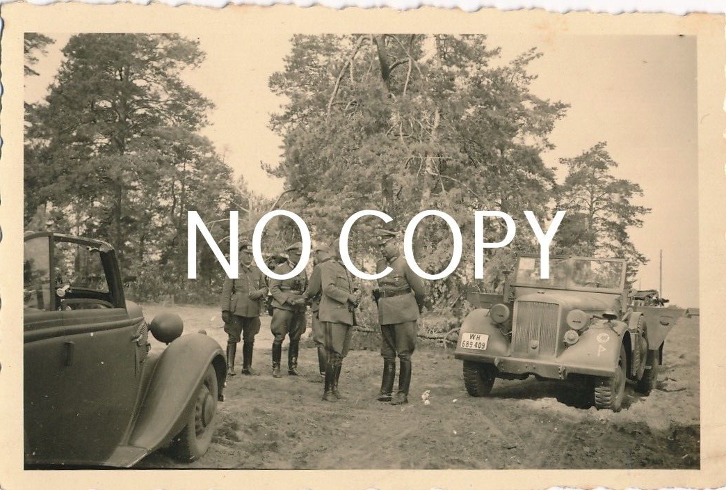 Foto Offiziere Horch Kübelwagen im Gelände