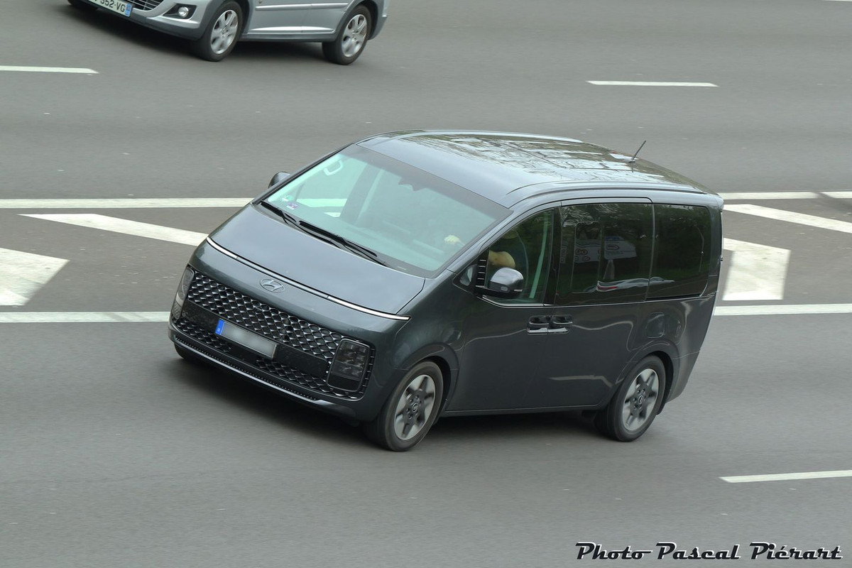 [Image: Hyundai-Staria.jpg]