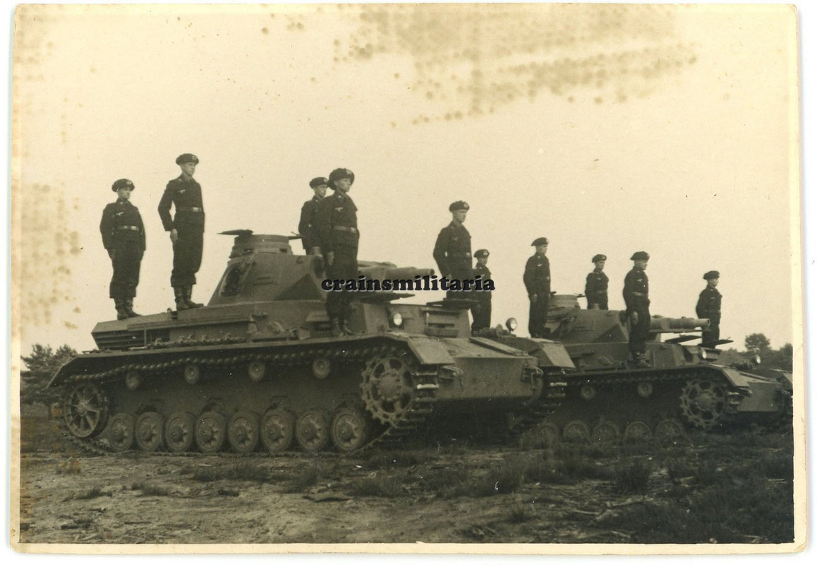 Orig. Foto Panzer IV Tank mit Panzermann Kommandant bei Manöver (1)