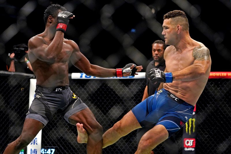 Медицински почивки след UFC 261