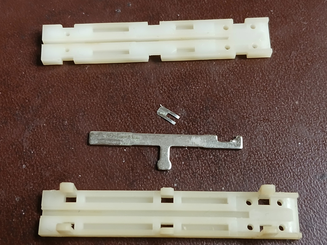 Nylonführungen & Schubriegel