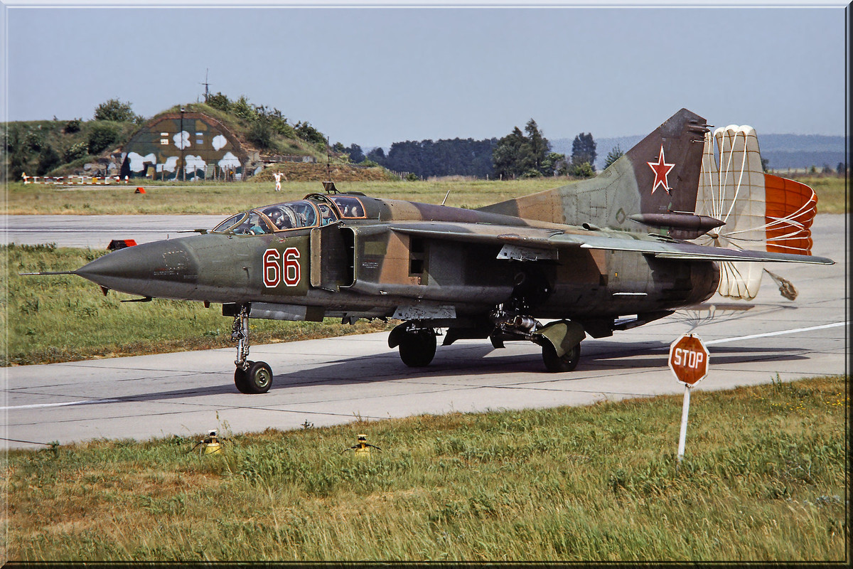 296 IAP Mig-23UB 66 Red_6902010, Summer 1991