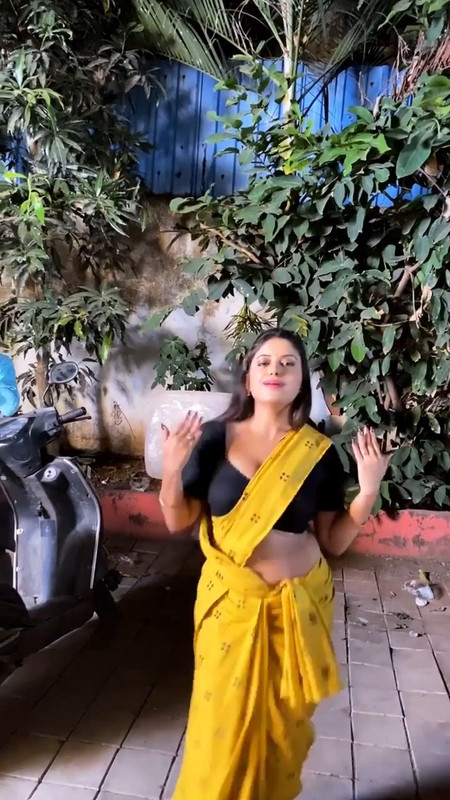 Sneha Paul Sexy navel and boobs in yellow saree.mp4_snapshot_00.26.289