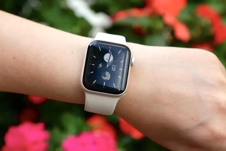 Apple-Watch-SE-2023-gi-u-i-ch-5-69-tri-u-ng.jpg