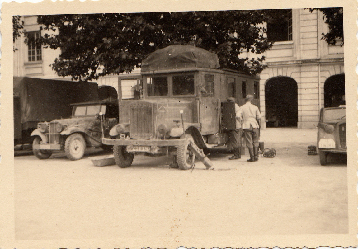 Wehrmacht Rußland schwerer Lastwagen LKW Funkwag