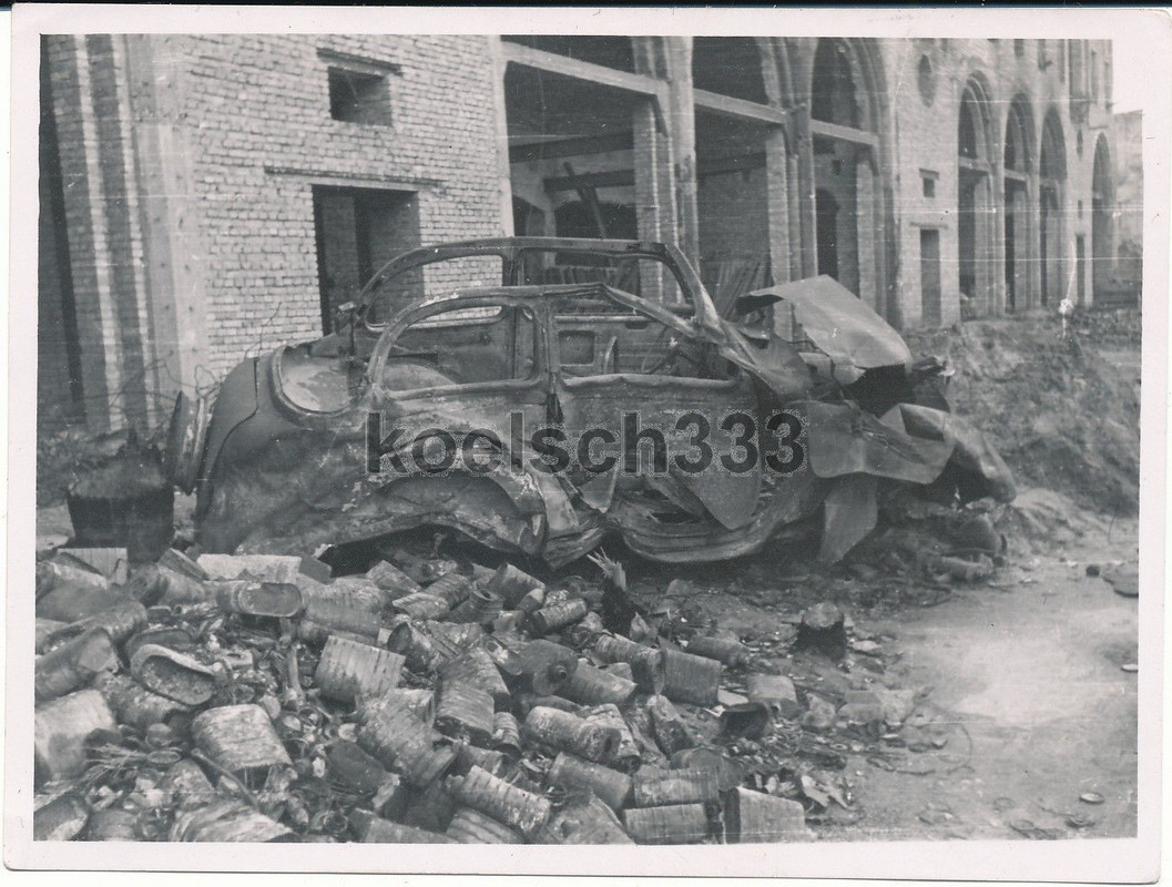 Foto Kiew PKW Wrack russische MO-4U Gasmasken Fi