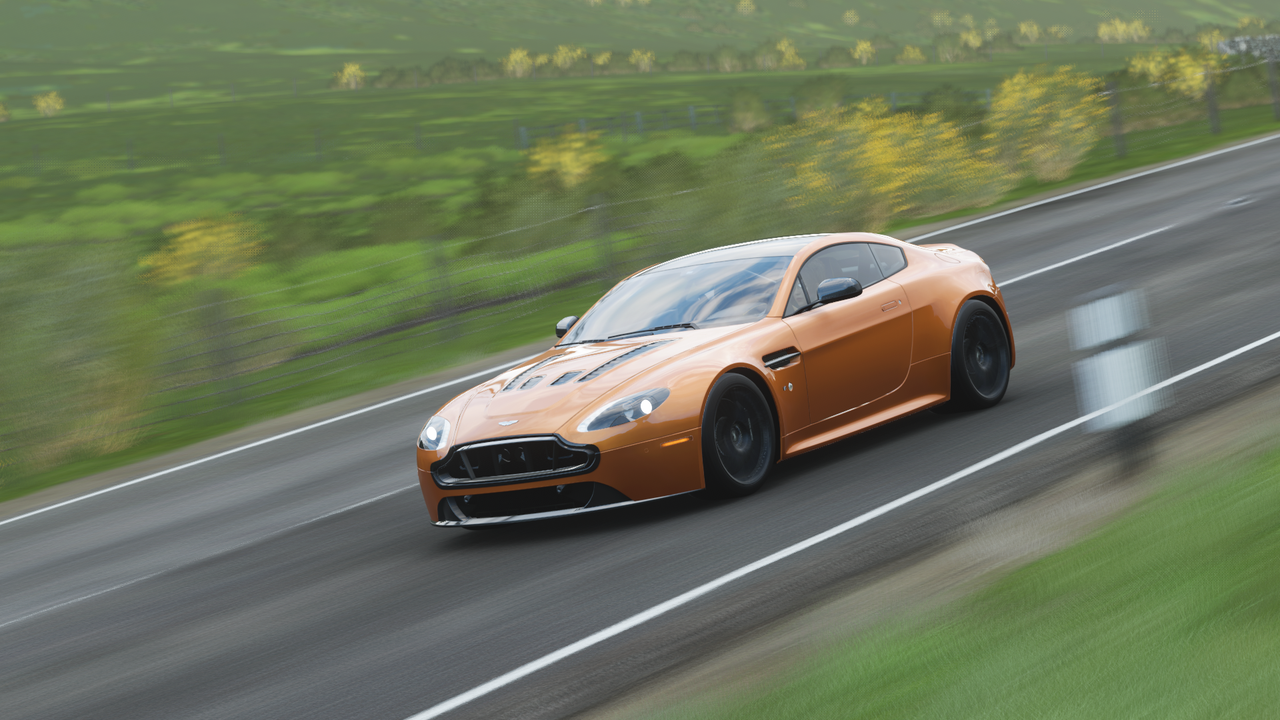 FH4-Aston-Martin-V12-Vantage-S-7.png
