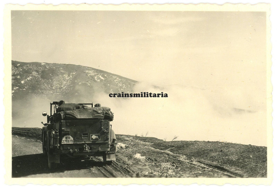 Orig. Foto Kübelwagen Pkw mit Bison Wappen am SCHIPKA-PASS Bulgarien 1941