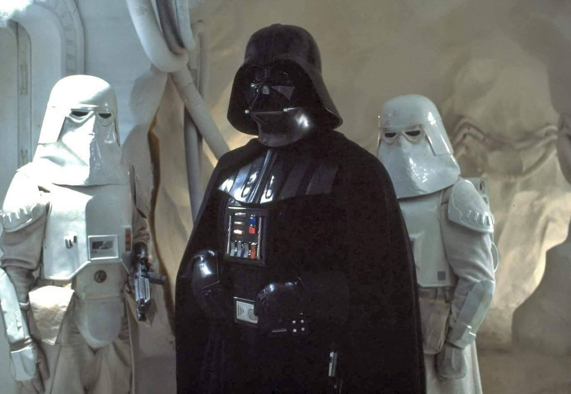 Snowtroopers-behind-Vader.jpg
