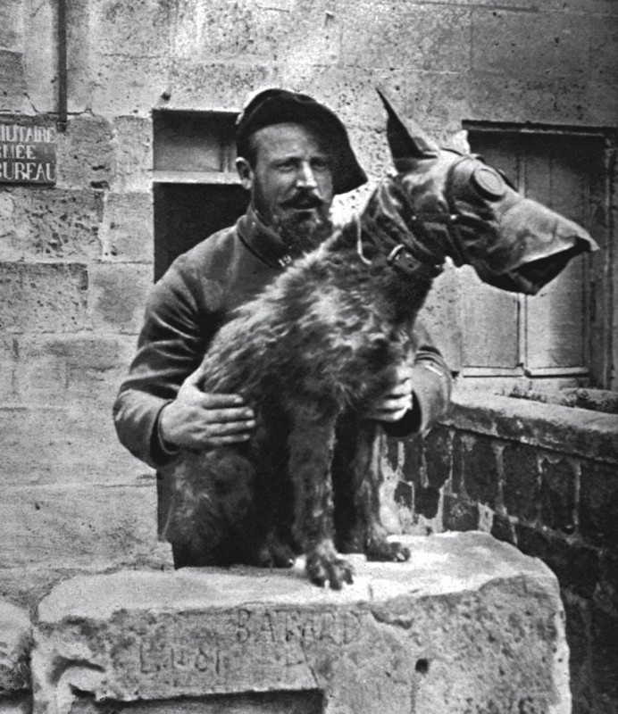 satan-perro-frente-guerra-soldados.jpg
