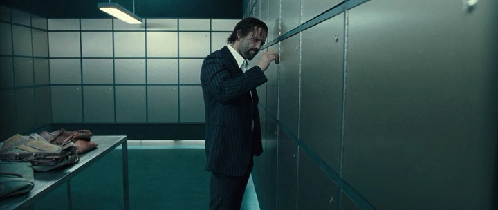 Revolver_HDRip__[scarabey.org]_by_Scarabey.avi_20211213_210402.822