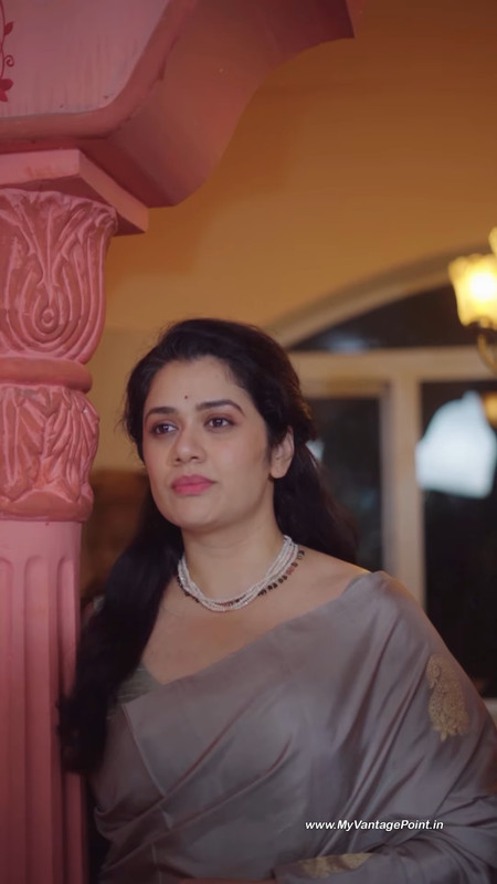 3-Actress-Girija-Oak-Godbole-in-Silk-Saree-for-Jewellery-Ad-Film-My-Vantage-Point