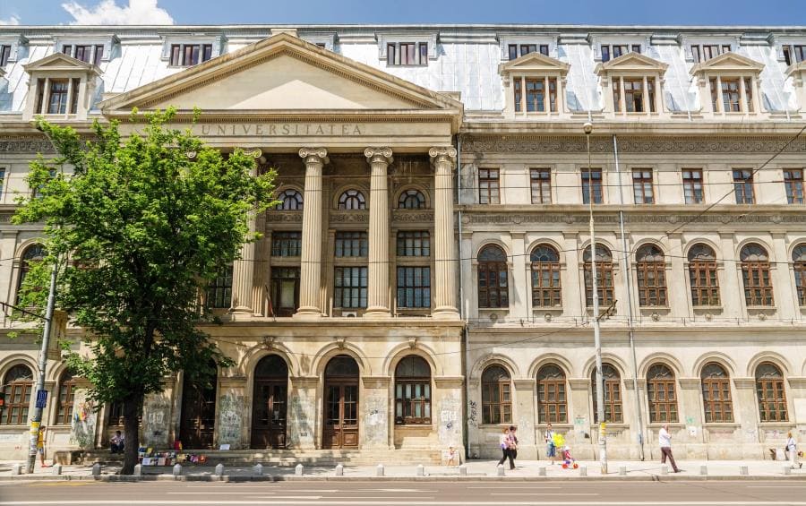 Бухарестский университет основан в 1864 году Бухарестский университет основан в 1864 году