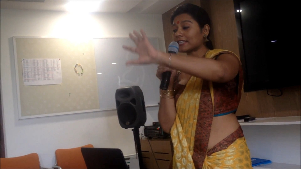 baisakhas sexy hip and navel.mp4_snapshot_00.00.392