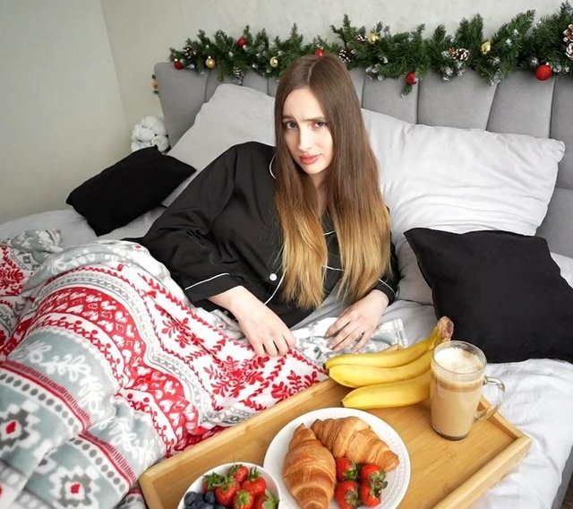 Breakfast In The Bed For A Whore Stepsister 1