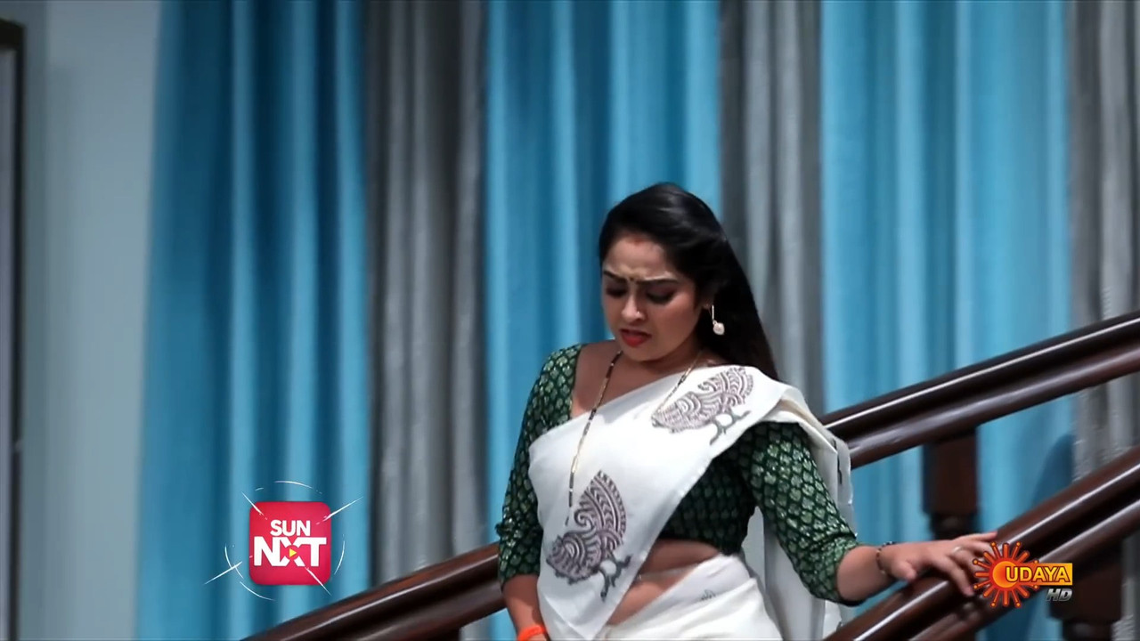 Dhanya Deepika Hot navel Slips ,Tummy with belly chain and round ass in saree.mp4_snapshot_00.10.146