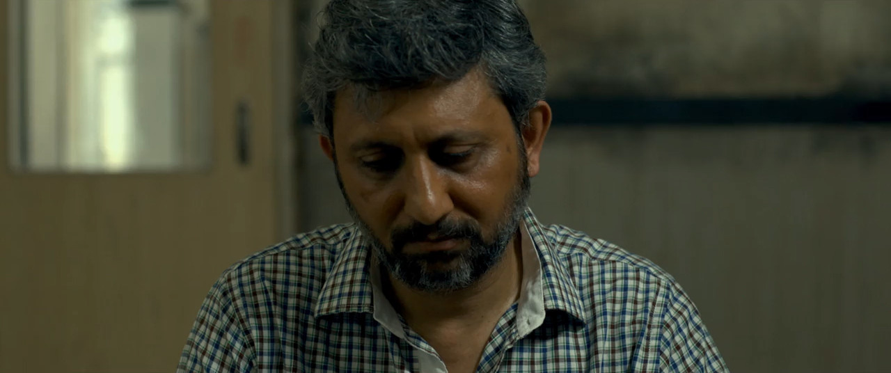 Talvar 2015 WebRip [Hindi] 480p 720p ESub Screenshot