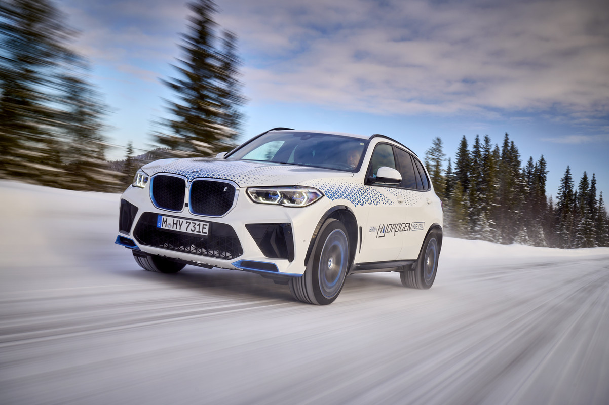 P90453412_highRes_bmw-ix5-hydrogen-win