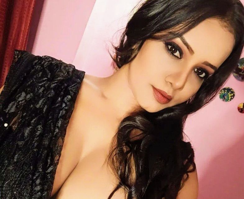 desi cute bhabhi showing her pssy spreading nude