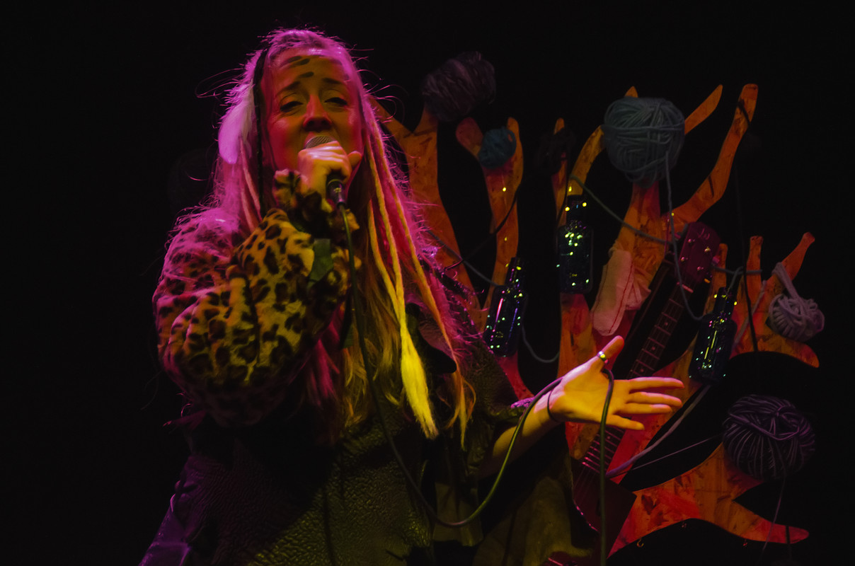 03 Raquel López dirige la obra