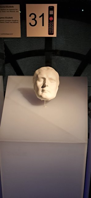 Viena: La ciudad de la música, de las artes y de los sueños - Blogs de Austria - Dia 1: Museo Sisí, biblioteca nacional, Opera y Free tour (8)