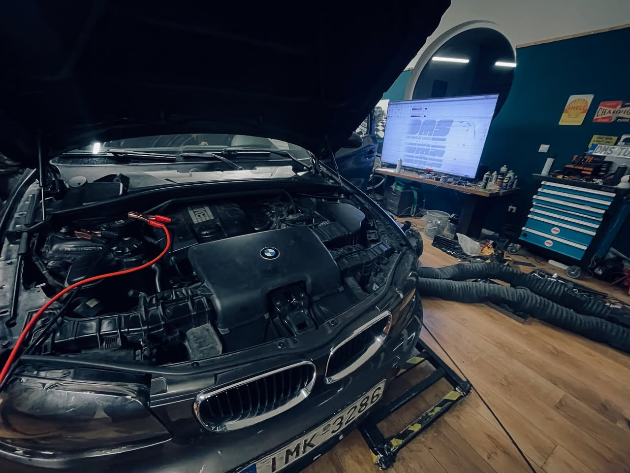 BMW 116i engine bay cam upgrade