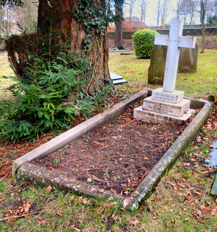 Lewis-Carroll-Grave-2015