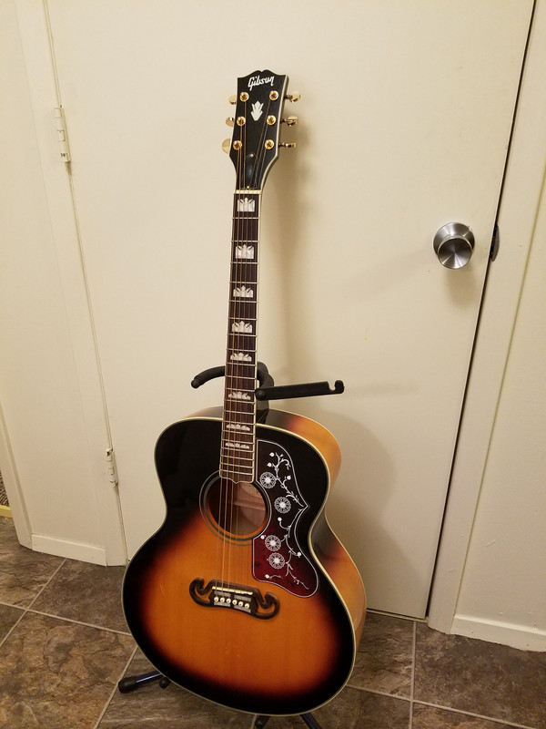 Fake Gibson J200 | Music Board