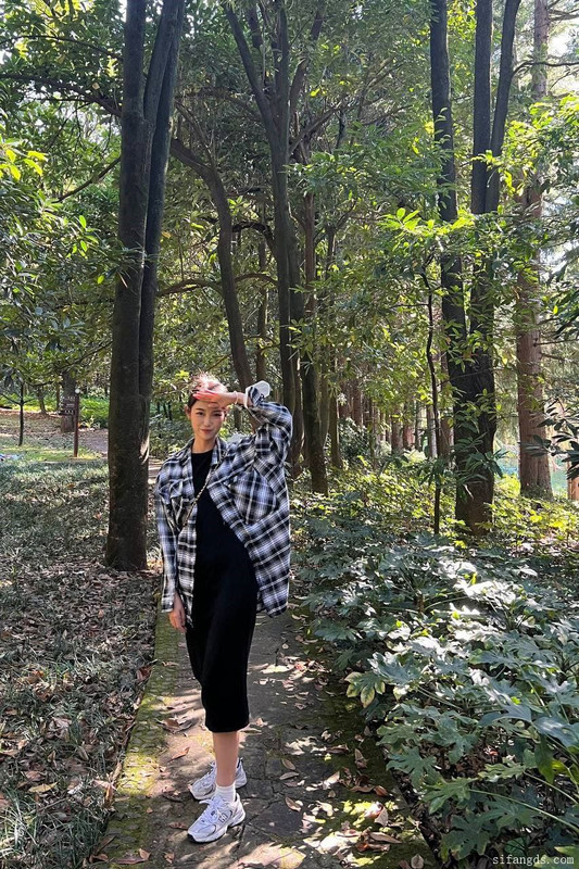 云南昆明高校【周闫妮】应聘时尚杂志模特遭变态面试官猥亵，全裸出镜 (6)