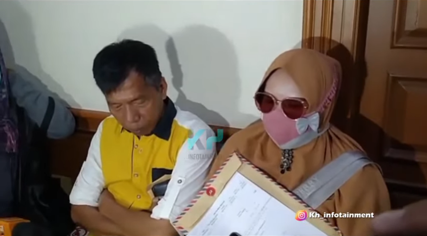 Kiwil dan Rohimah setelah menjalani sidang perceraian