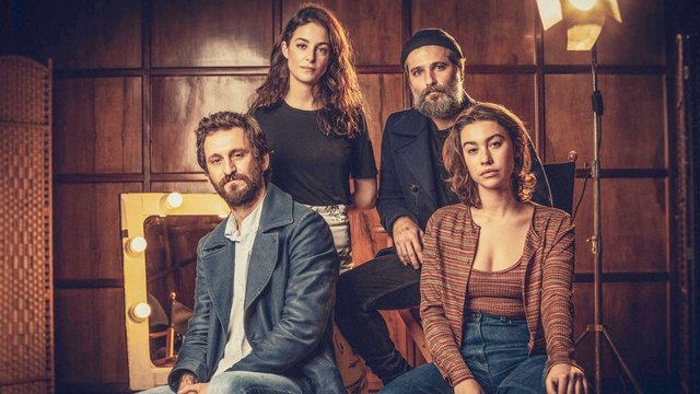 EN RODAJE LA SERIE “SANTO”, PRODUCCIÓN DE NOSTROMO PICTURES PARA NETFLIX CON RAÚL ARÉVALO Y GRETA FERNÁNDEZ