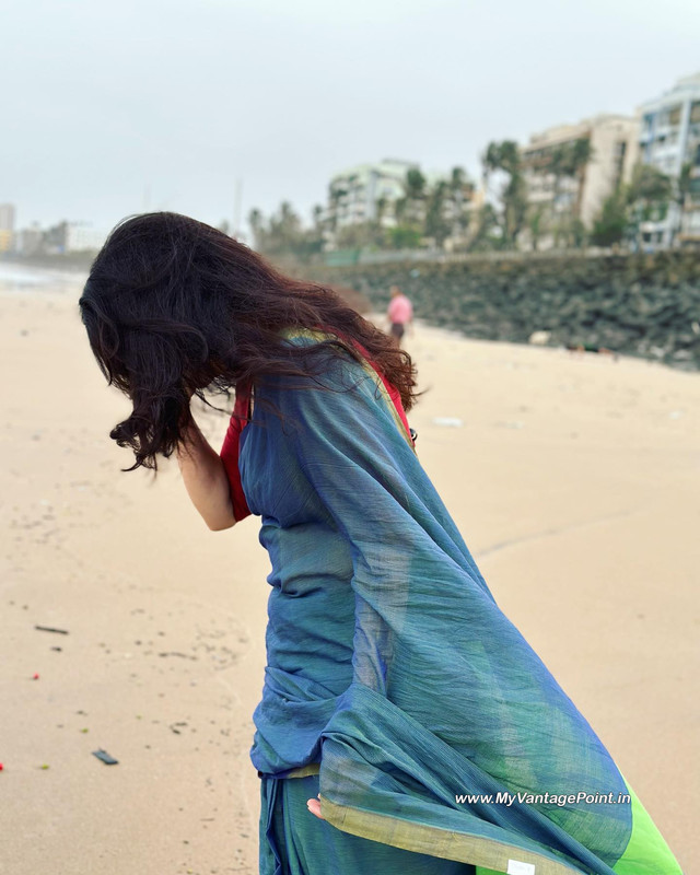 7-Girija-Oak-at-the-Beach-in-Green-Saree-Red-Blouse-My-Vantage-Point