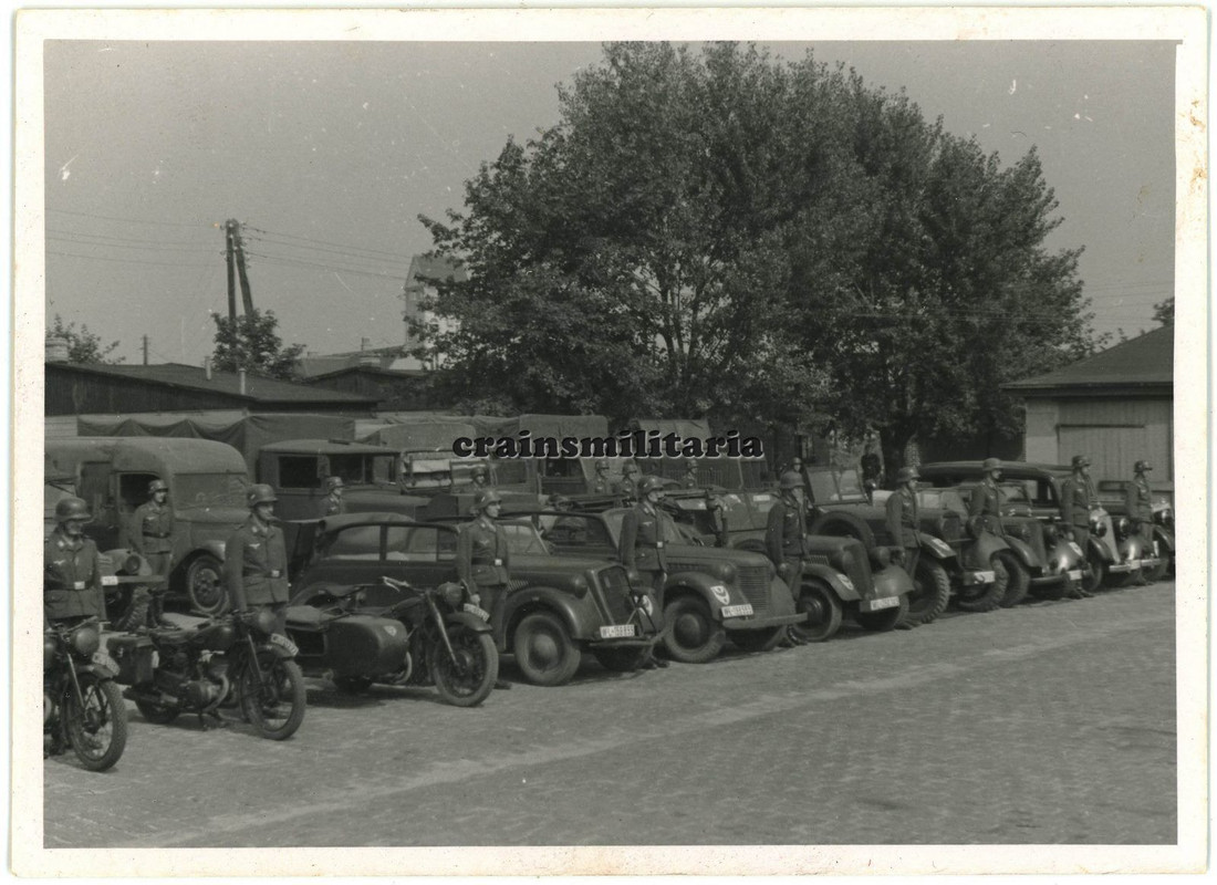 Orig. Foto Luftwaffe Pkw Cabrio Citroën Frankreich Beute Lkw Krad m. Wappen