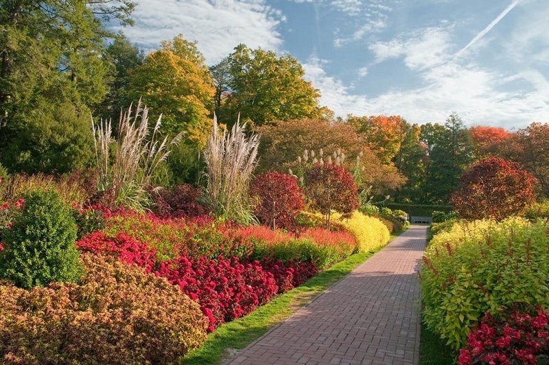 2-Longwood-Gardens-first-true-flower-gardens-laid-out-by-Du-Pont-in-1907