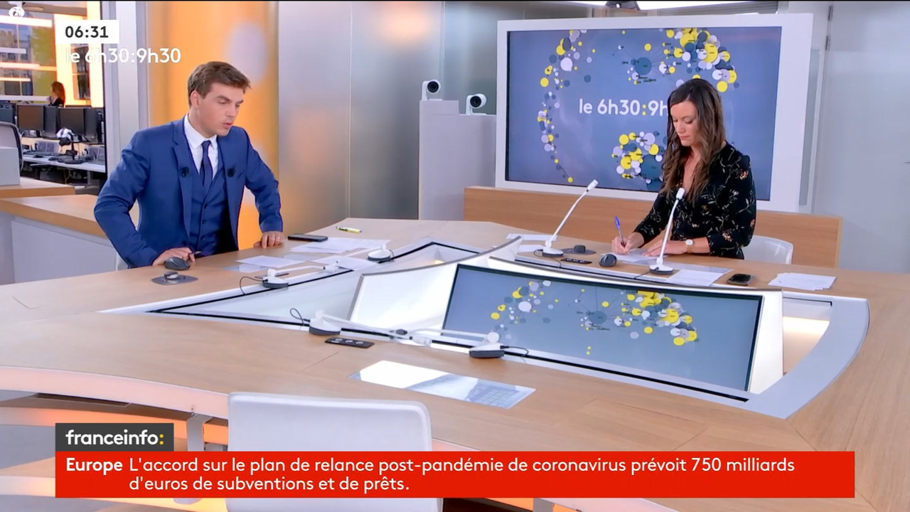 21 July - 05.29.00 - 9h30. Entre JT, chroniques, invités et revues de p....ts_snapshot_00.08.20.880