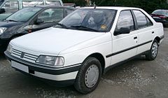 240px-Peugeot-405-front-20070926.jpg