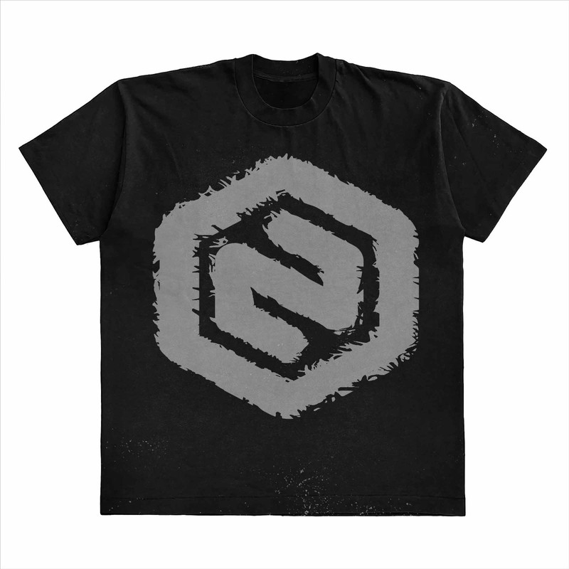 T-shirt Beefy Mockup by Doronsupply