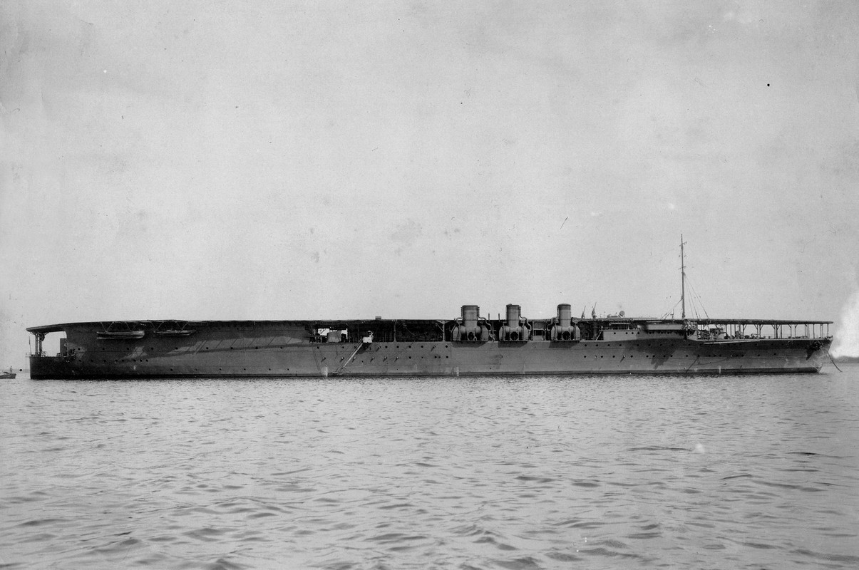 Японский авианосец Hosyo