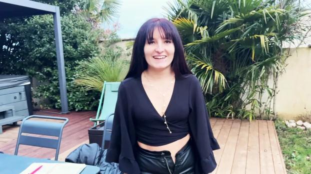 JacquieEtMichelTV – Kina Glam – 25 years old, from Toulouse!