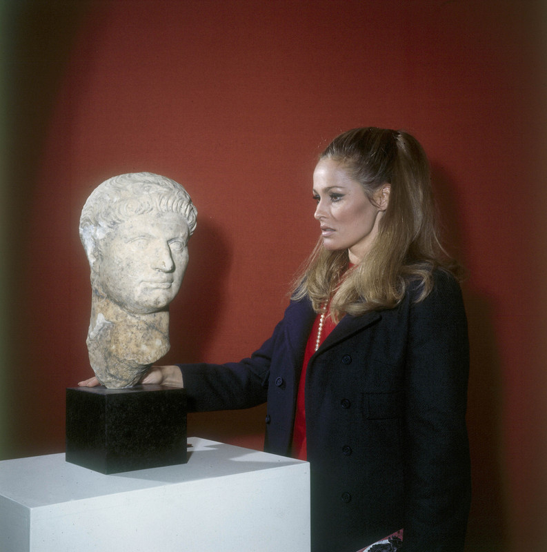 ursula_andress_c23