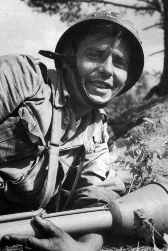 Soldado eslovaco armado con un Panzerfaust