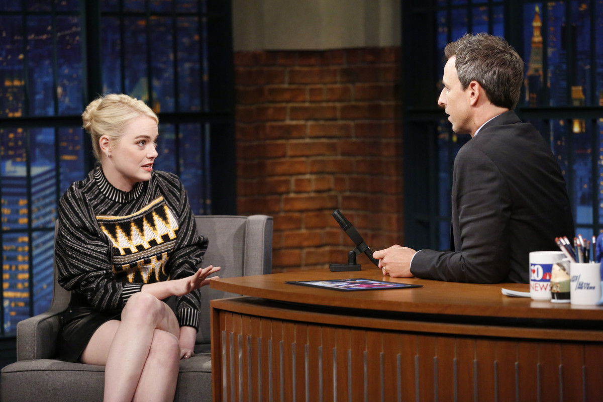 emma-stone-late-night-with-seth-meyers-new-york-