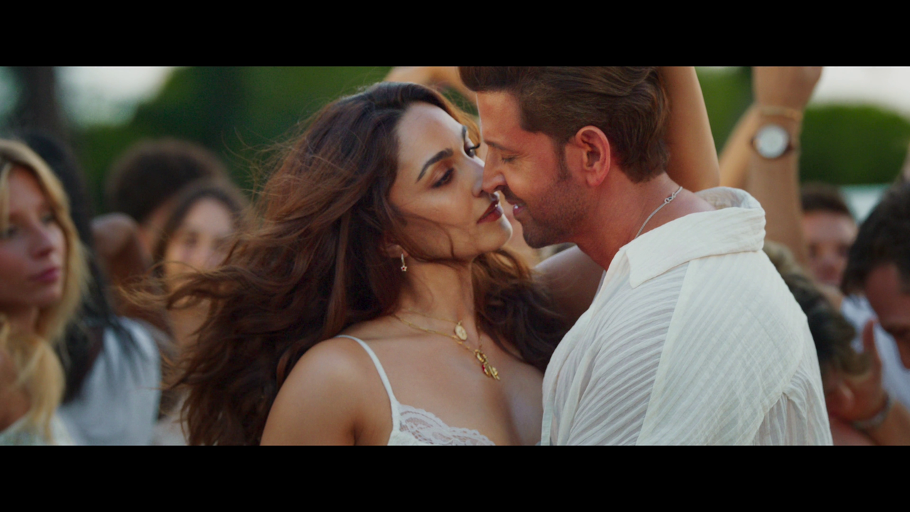 Kiara Advani bikini, Kiara Advani white bikini, Kiara Advani photos, Kiara Advani 4K pics, Kiara Advani beach look, Bollywood actress photos, Kiara Advani trending, Kiara Advani latest images, Kiara Advani hot looks, Kiara Advani fashion, Bollywood celebrity style, Kiara Advani viral snaps, Indian actress bikini photoshoot, celebrity beachwear, Kiara Advani Instagram