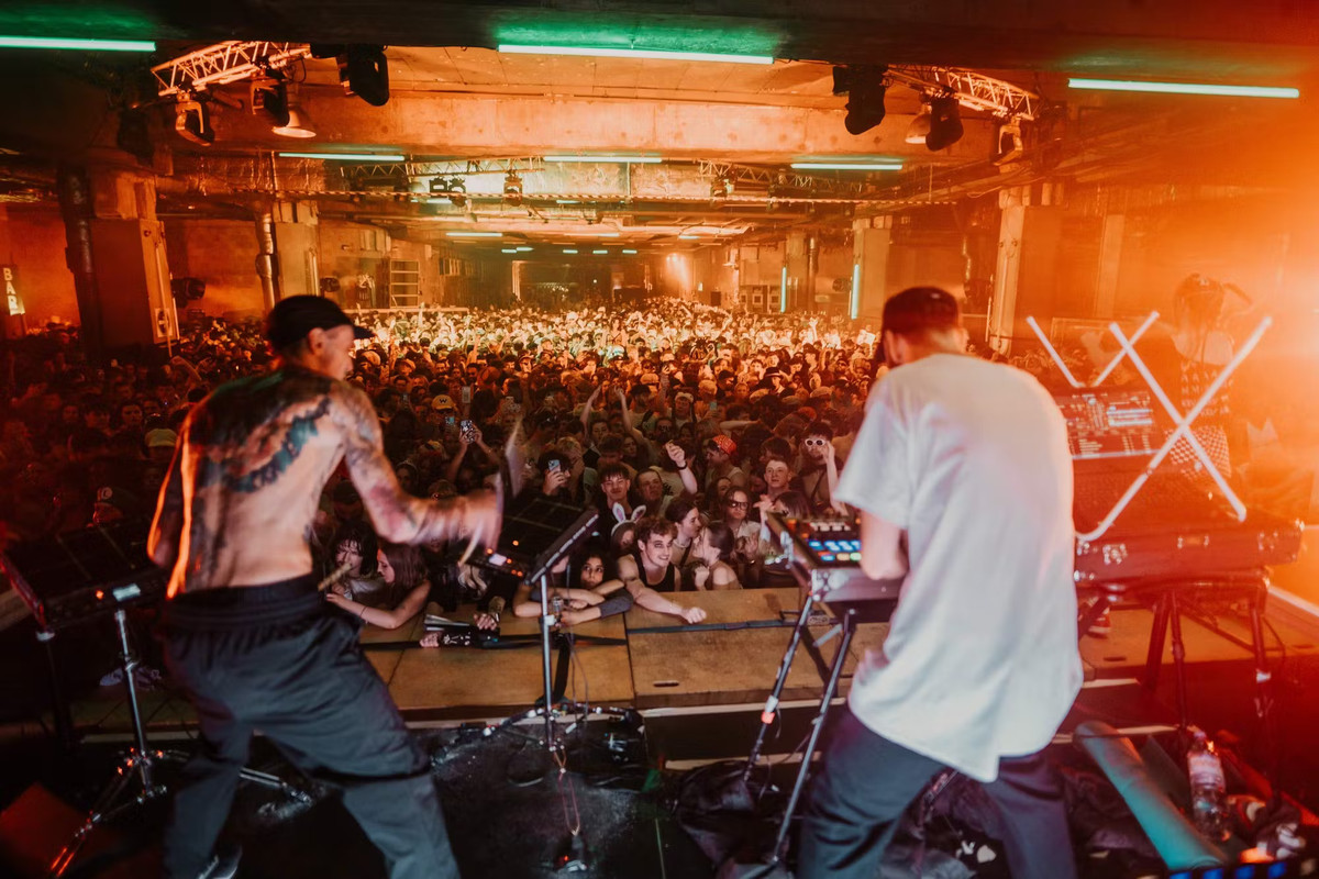 2031701-c2df25c0-4am-kru-x-mungos-x-sinai-x-electrikal-halloween-wall-of-death-eflyer