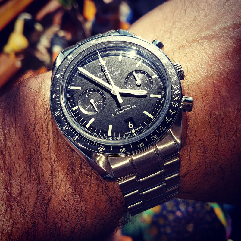 Omega Speedmaster Moonwatch Co-Axial Chronograph 44.25 mm Cal. 9300 (1)