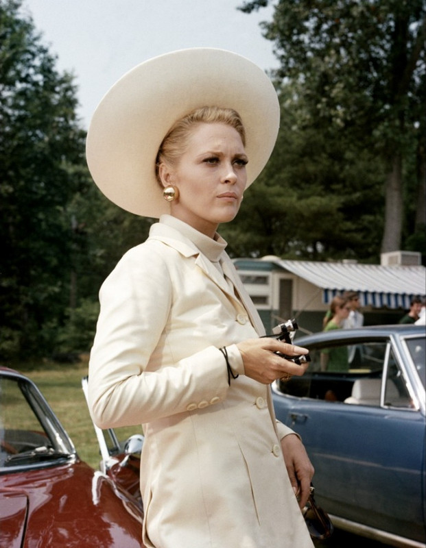 Faye_Dunaway_c74