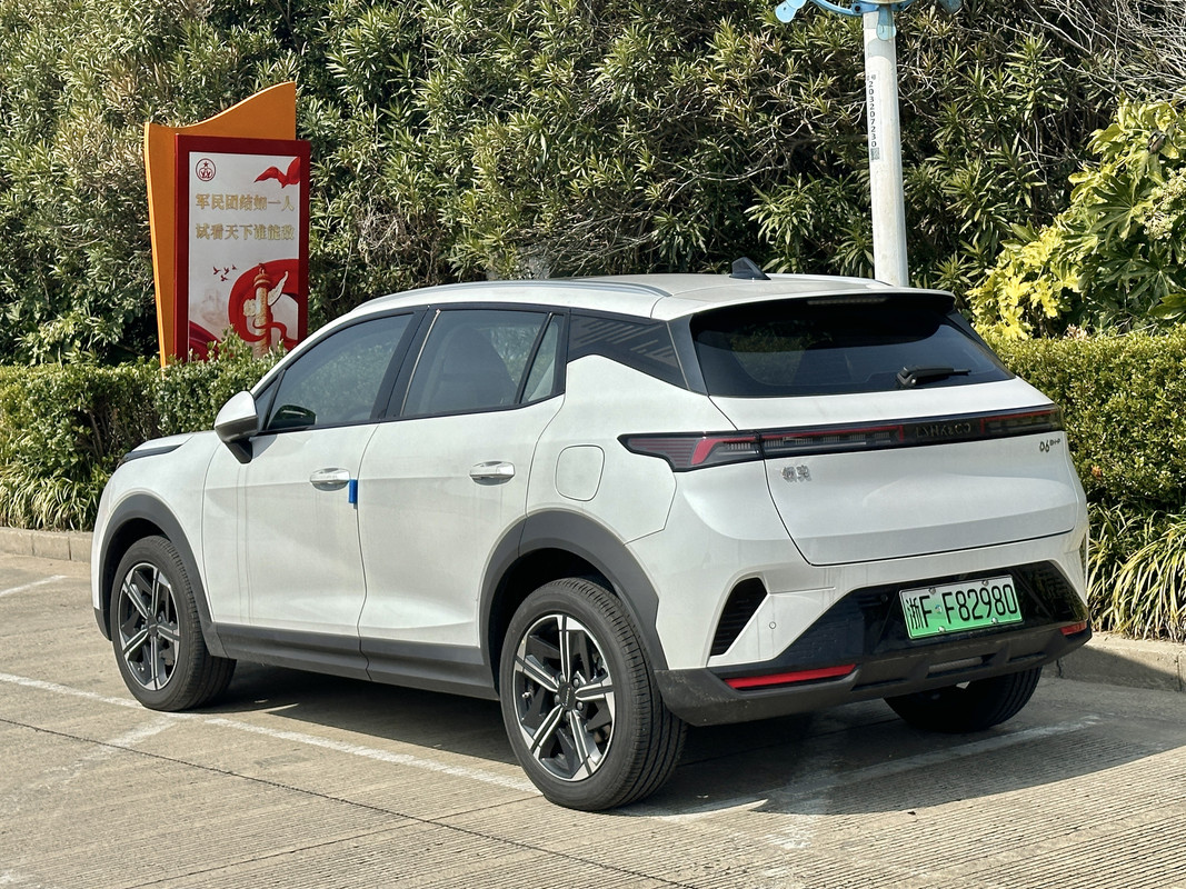 Lynk_&_Co_06_EM-P_005